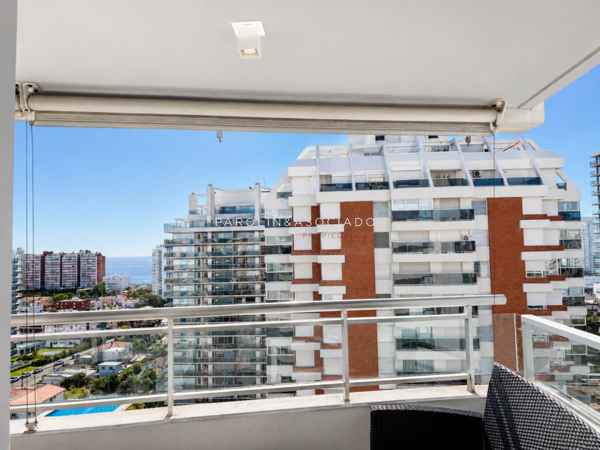 Apartamento en venta piso alto en Forest Tower II, Punta del Este