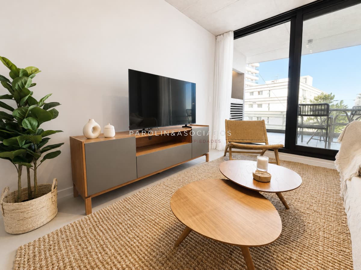 Apartamento de 2 dormitorios y 2 baños en Punta del este