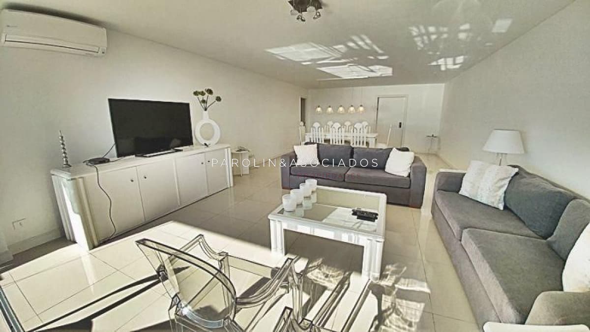 Apartamento en venta y alquiler temporario Punta Del Este 3 dormitorios