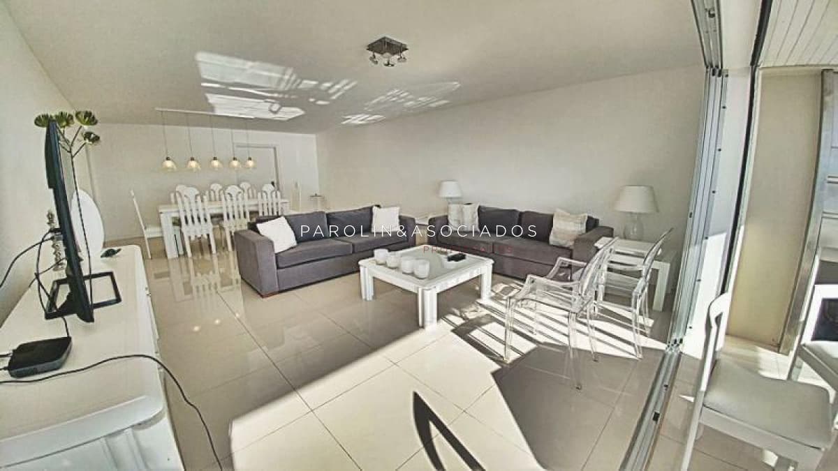 Apartamento en venta y alquiler temporario Punta Del Este 3 dormitorios