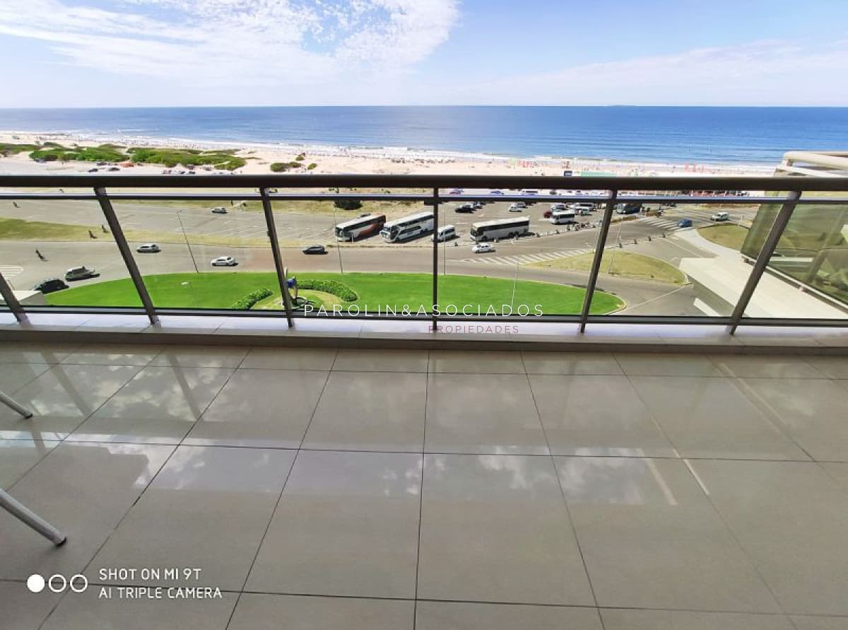 Apartamento de 3 dormitorios en Torre Imperiale, Punta del Este.