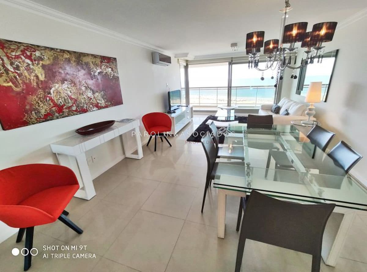 Apartamento de 3 dormitorios en Torre Imperiale, Punta del Este.