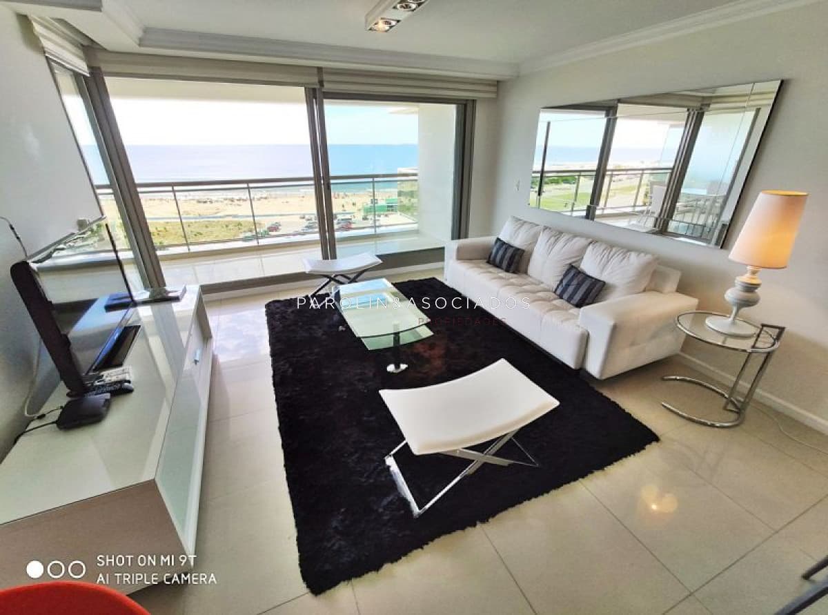 Apartamento de 3 dormitorios en Torre Imperiale, Punta del Este.