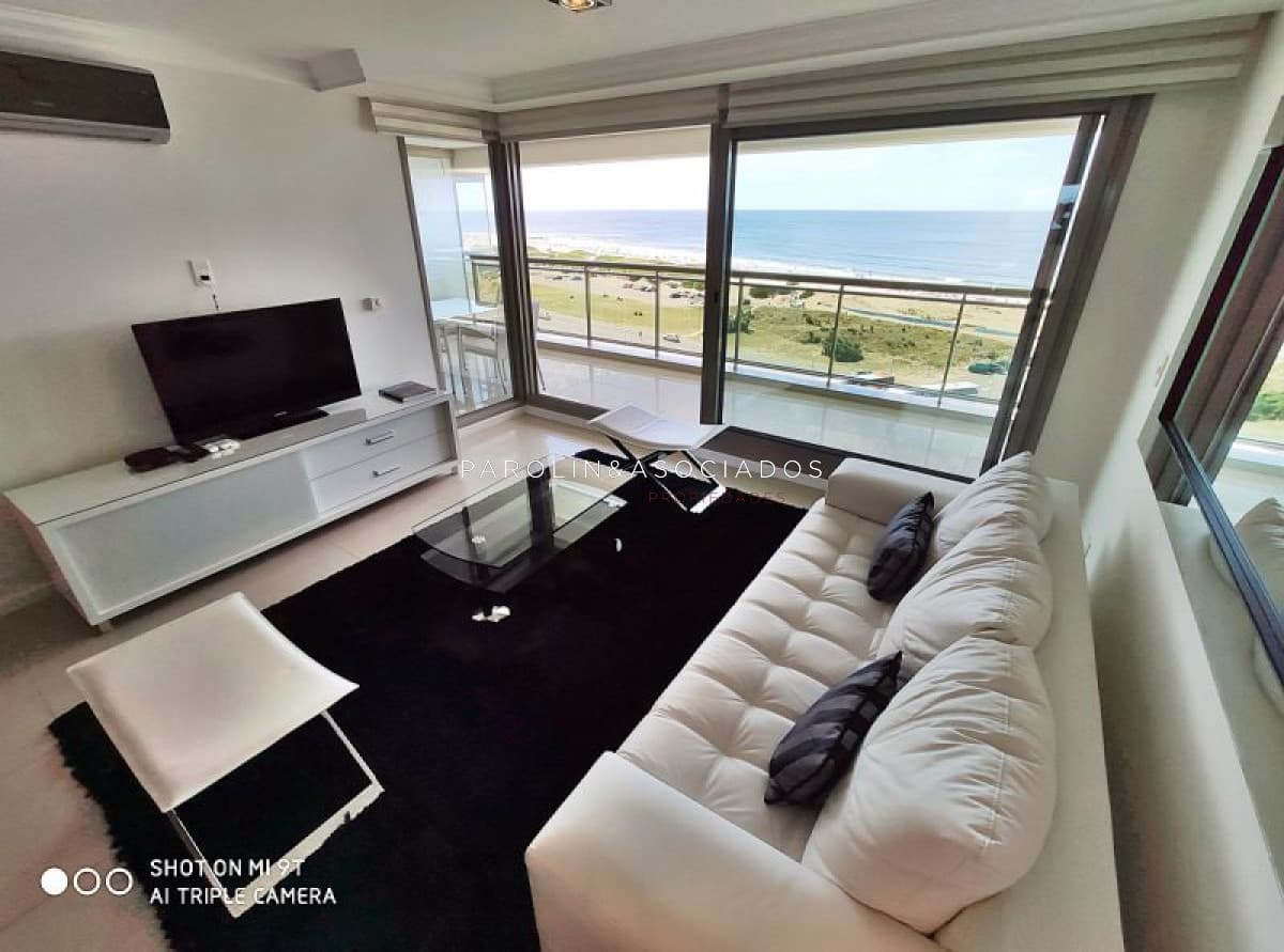 Apartamento de 3 dormitorios en Torre Imperiale, Punta del Este.