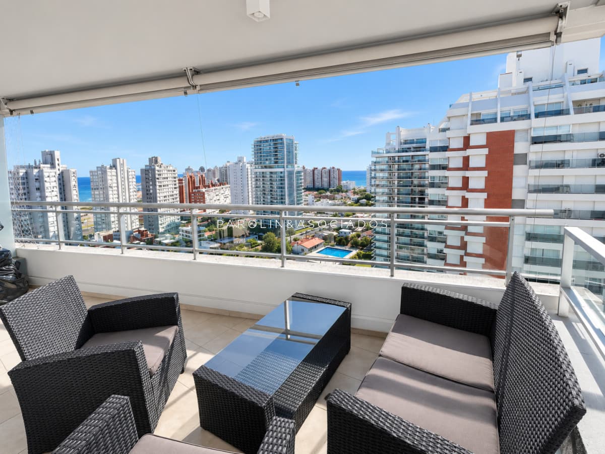 Apartamento en venta piso alto en Forest Tower II, Punta del Este