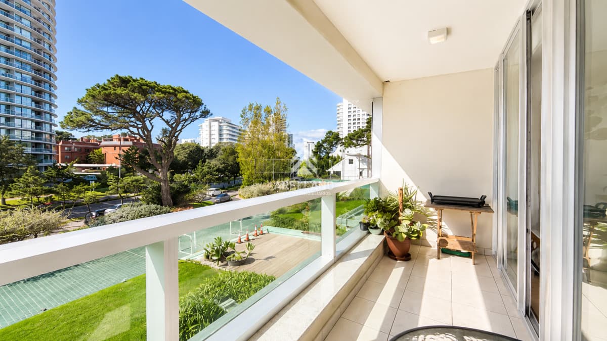 Apartamento ID.6496 - Apartamento en venta de 3 dormitorios en Punta del Este