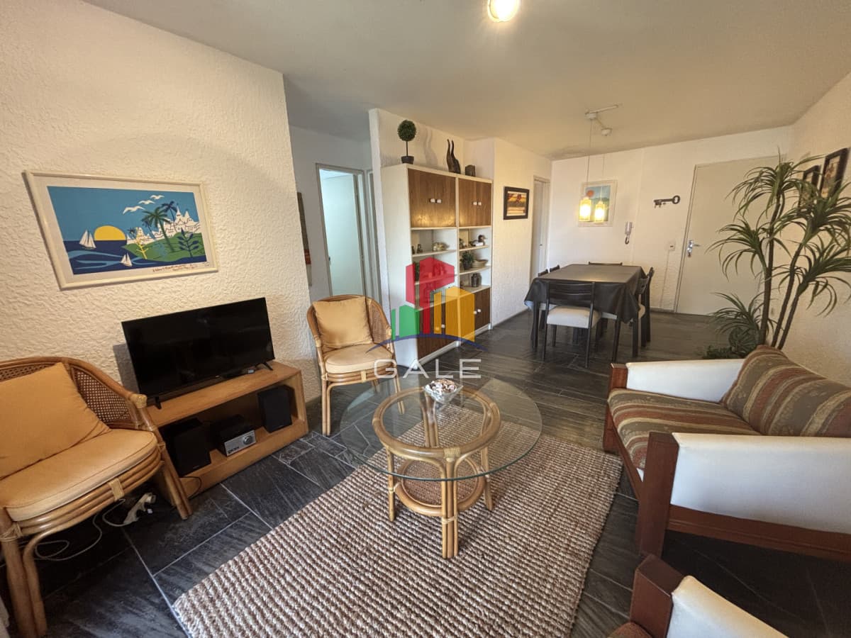 Apartamento de 2 dormitorios  -