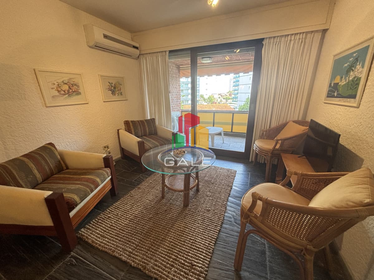 Apartamento de 2 dormitorios  -