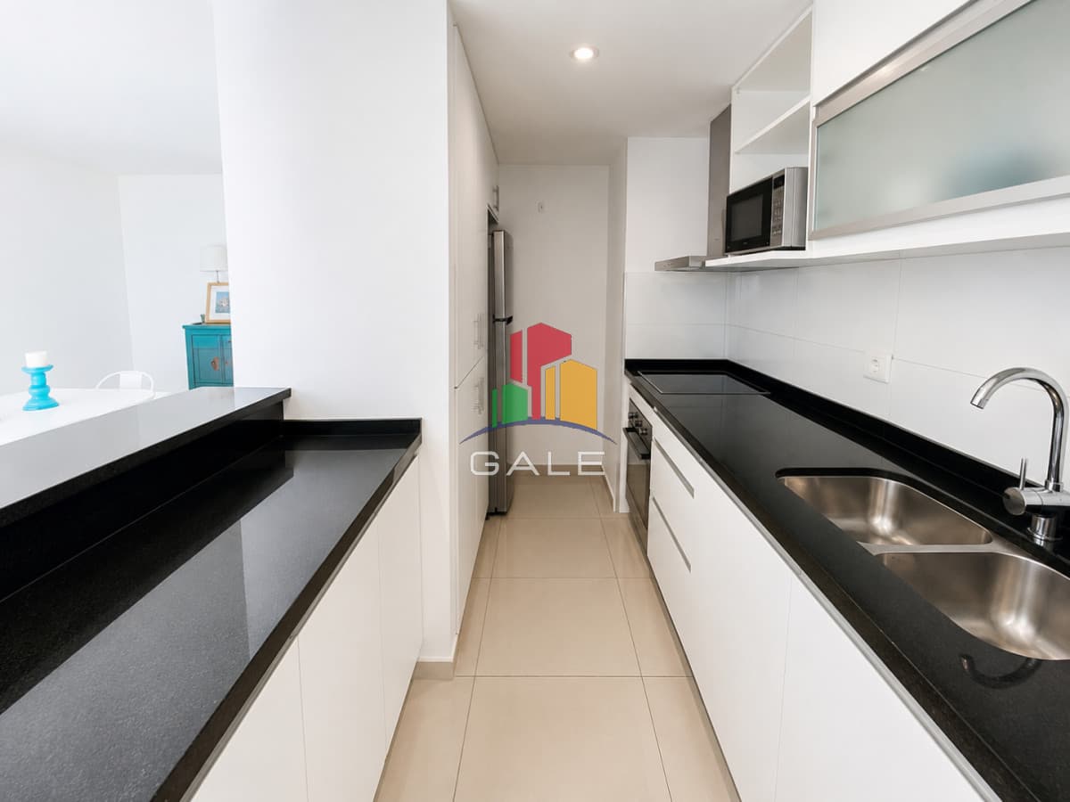Gale Propiedades & Escribanía Apartamento ID.4025 - Piso alto en Wind Tower orientado a la puesta del sol precio destacado!