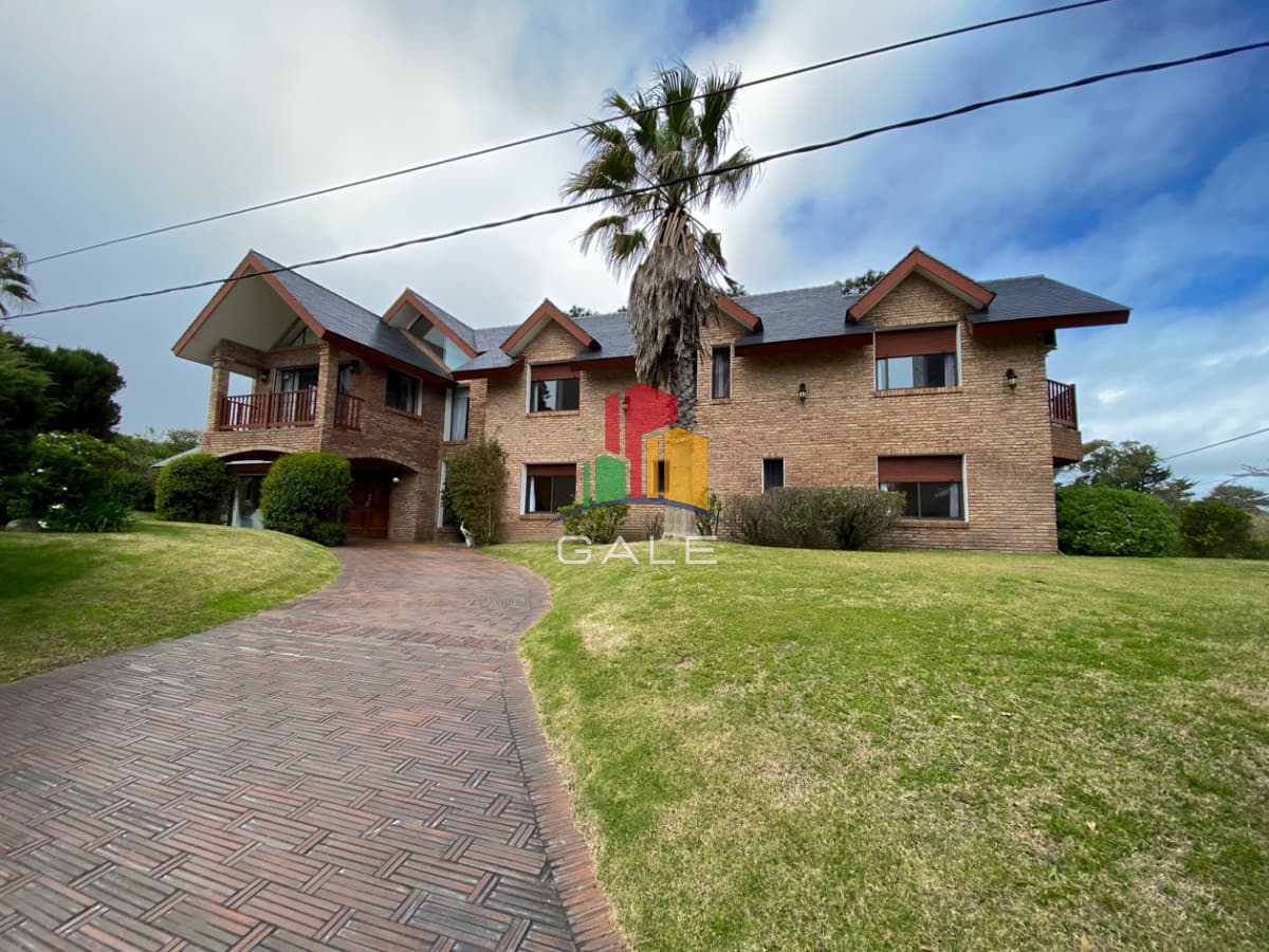 Gale Propiedades & Escribanía Casa ID.814 - Casa en venta Playa Mansa 7 dormitorios o mas