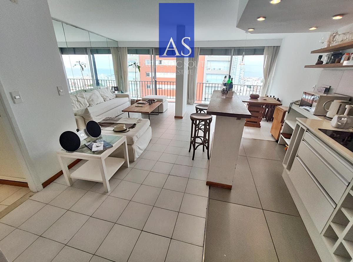 OPORTUNIDAD! Piso alto en Península con vistas!