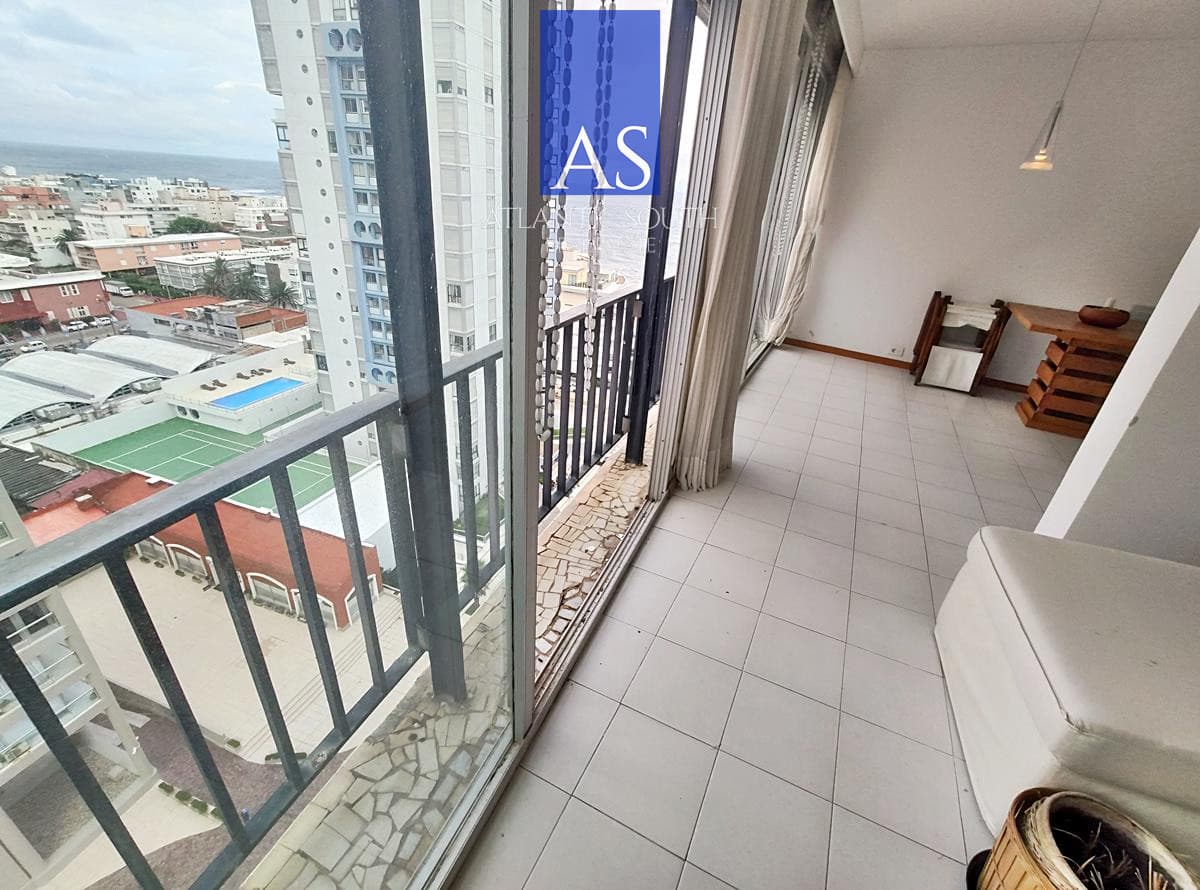 OPORTUNIDAD! Piso alto en Península con vistas!