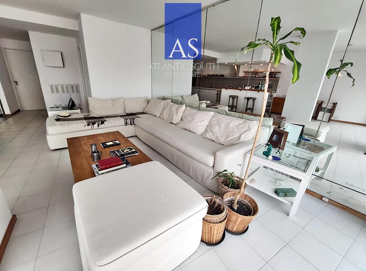 OPORTUNIDAD! Piso alto en Península con vistas!