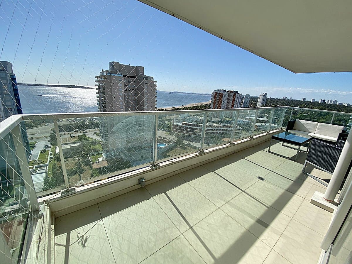 Hermoso apartamento de 3 dormitorios a pasos de Playa Mansa!