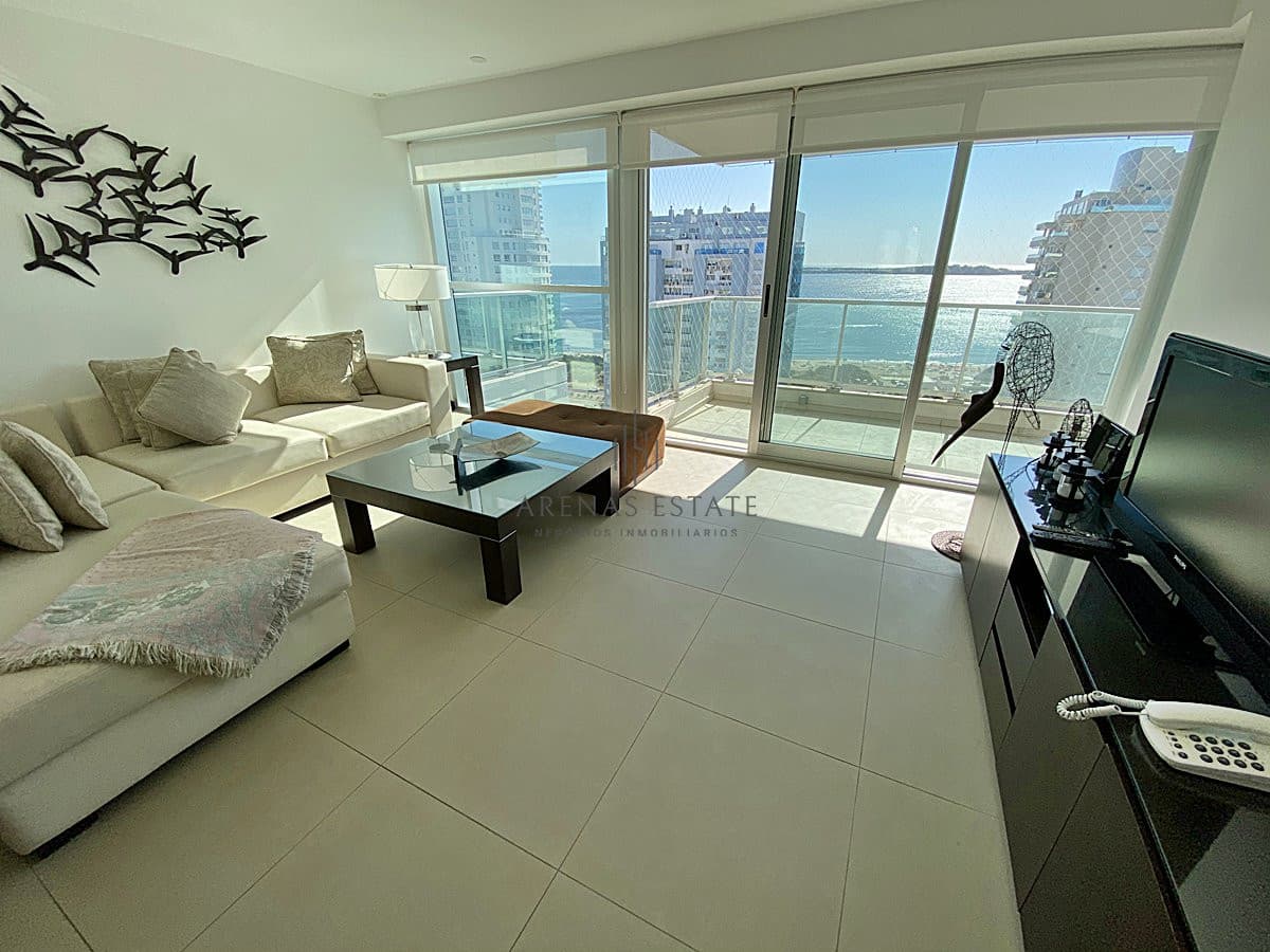 Hermoso apartamento de 3 dormitorios a pasos de Playa Mansa!