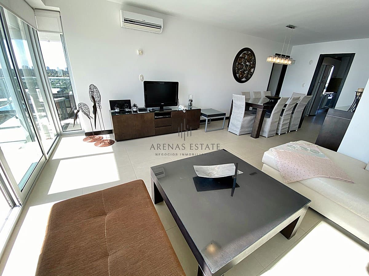 Hermoso apartamento de 3 dormitorios a pasos de Playa Mansa!