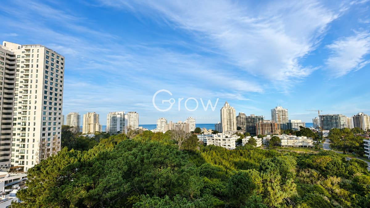 Apartamento  a estrenar de 1 dormitorio y medio en venta en Punta del Este