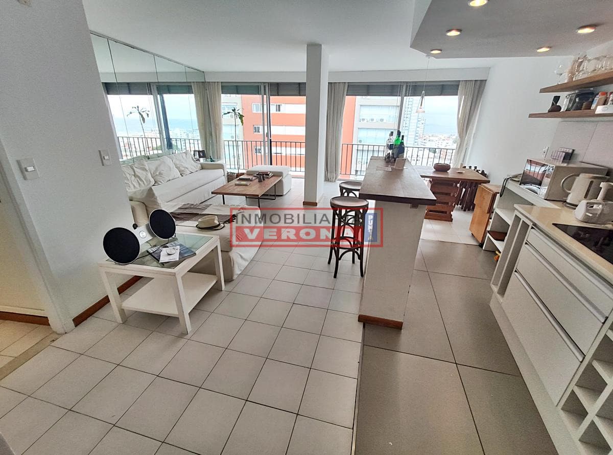 Impecable en Edif Lafayette - Piso alto con buenas vistas! - Inmobiliaria Verona Punta