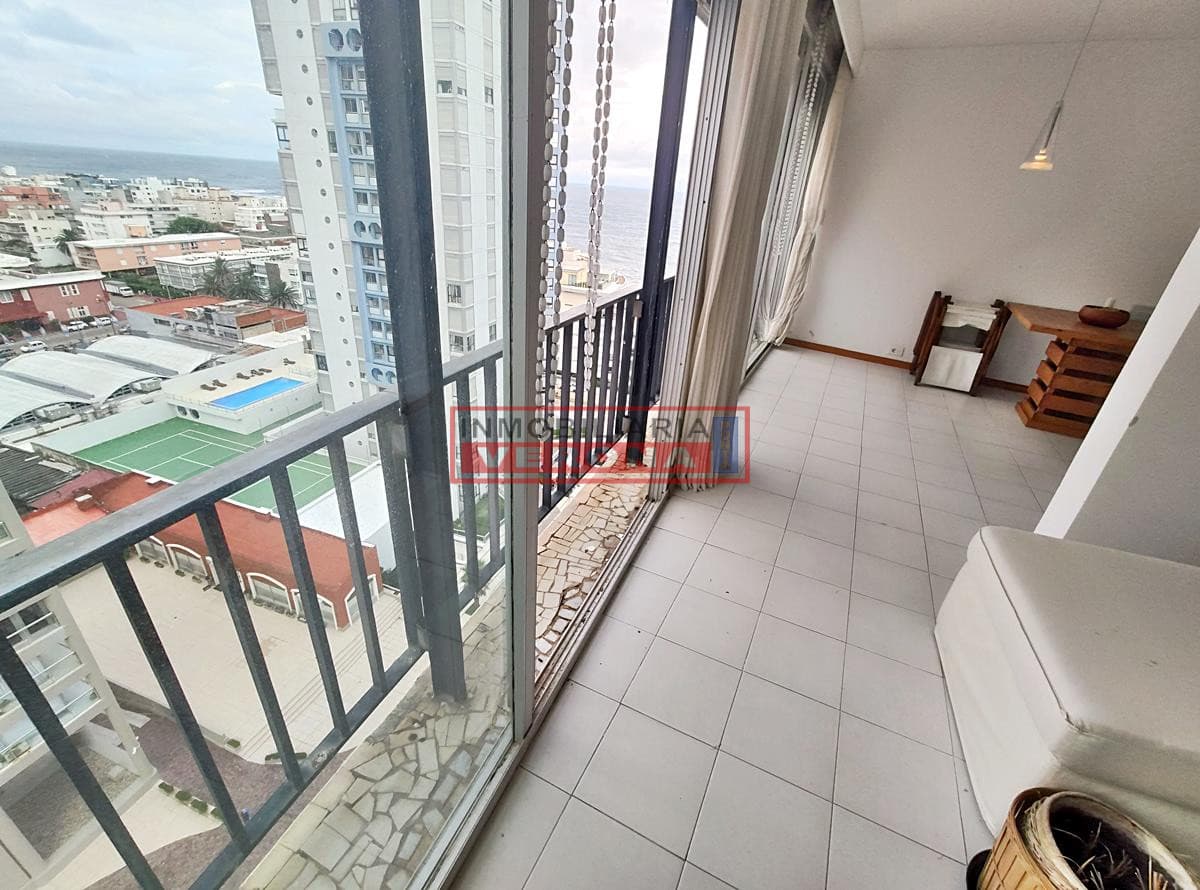 Impecable en Edif Lafayette - Piso alto con buenas vistas! - Inmobiliaria Verona Punta