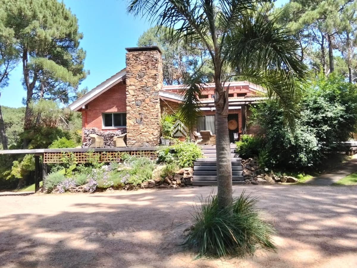 Casa ID.5980 - Venta casa 4 dormitorios