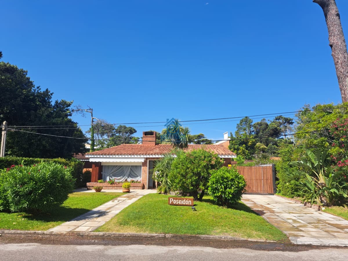 Casa en Alquiler Anual Mansa   -