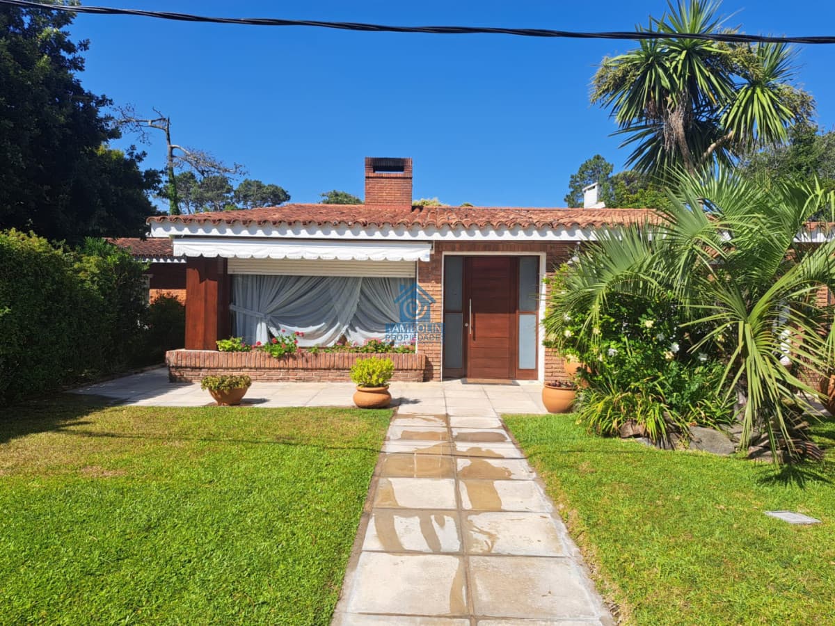 Casa en Alquiler Anual Mansa   -