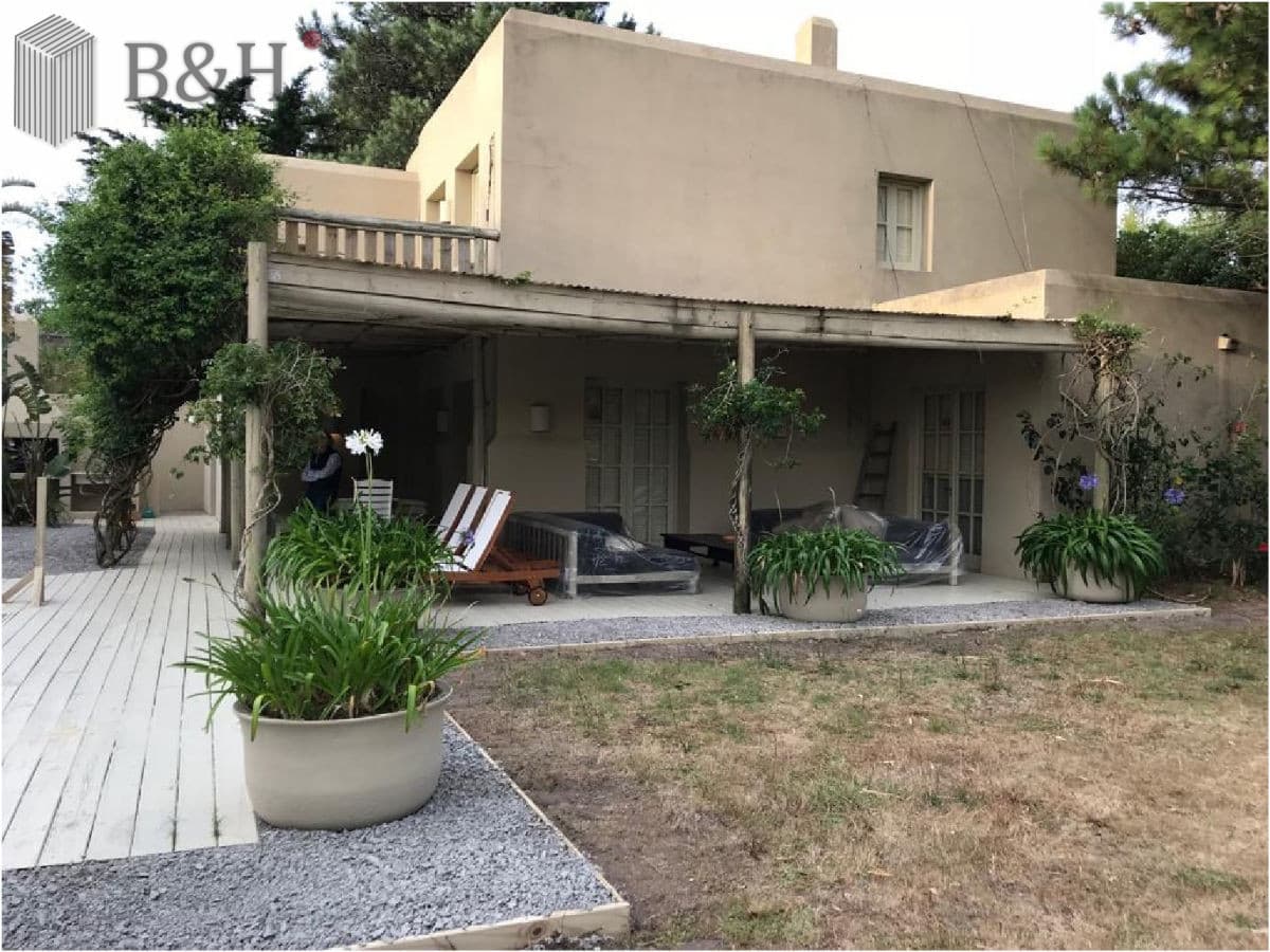Casa a la venta en Rincón del Indio !!