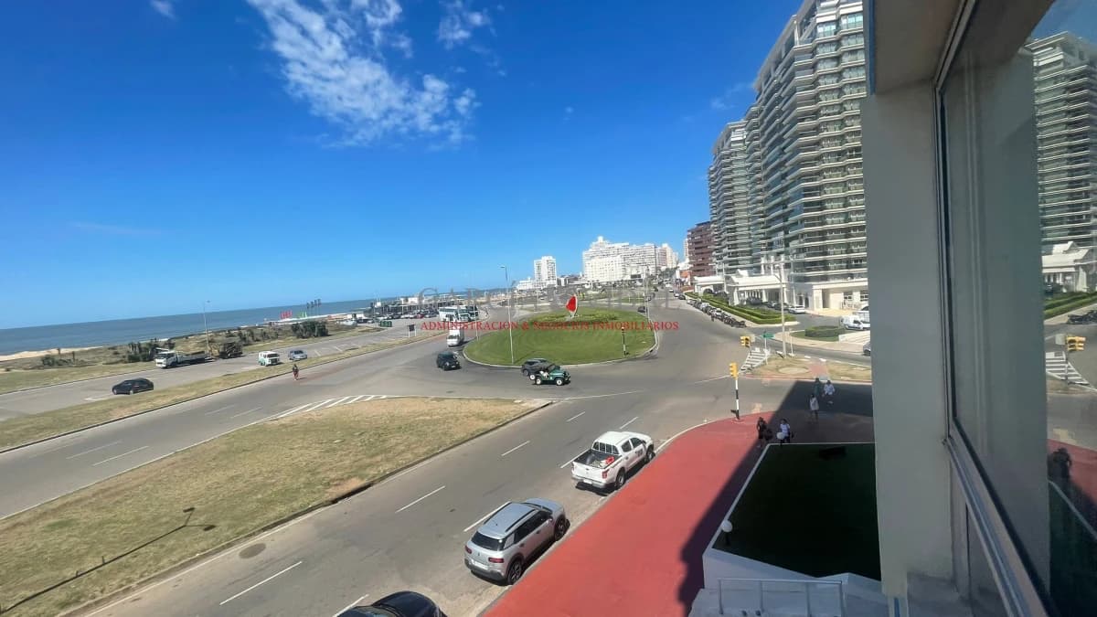 Venta apartamento frente al mar, de 3 dormitorios