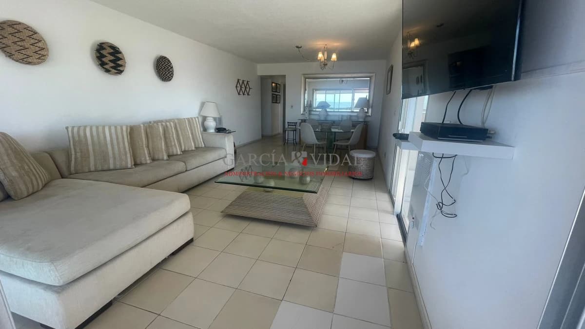 Venta apartamento frente al mar, de 3 dormitorios