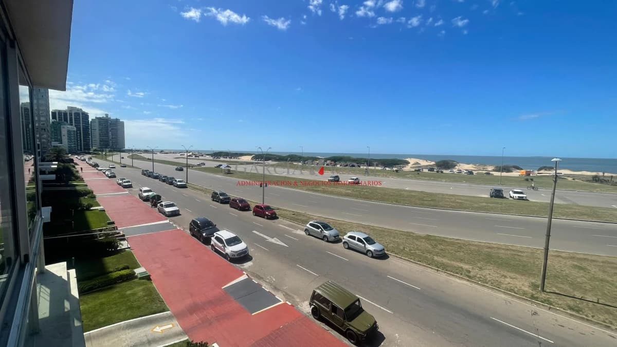 Venta apartamento frente al mar, de 3 dormitorios
