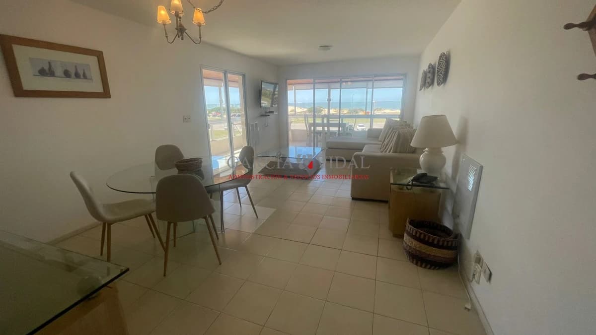Venta apartamento frente al mar, de 3 dormitorios