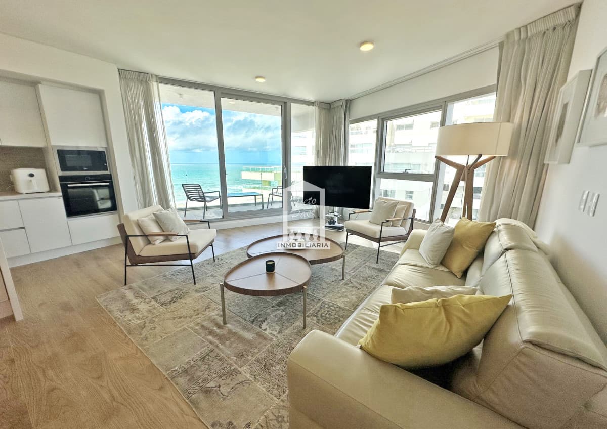 Trump Tower, 2 suites, piso alto.