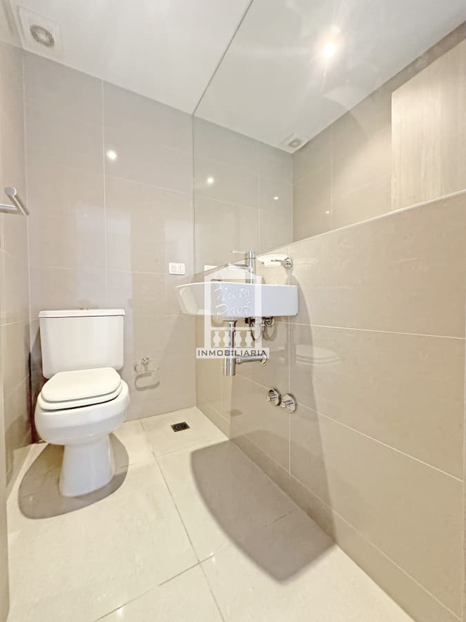 Piso alto, 1 suite + toilette, garaje. Full amenities.