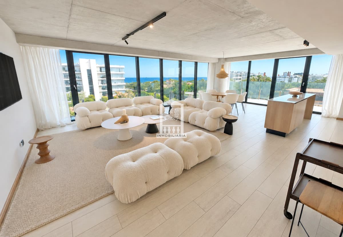 SURFSIDE esquinero, finamente decorado, 2 garajes