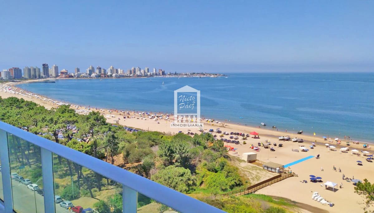 Paramount, 3 suites, full amenities