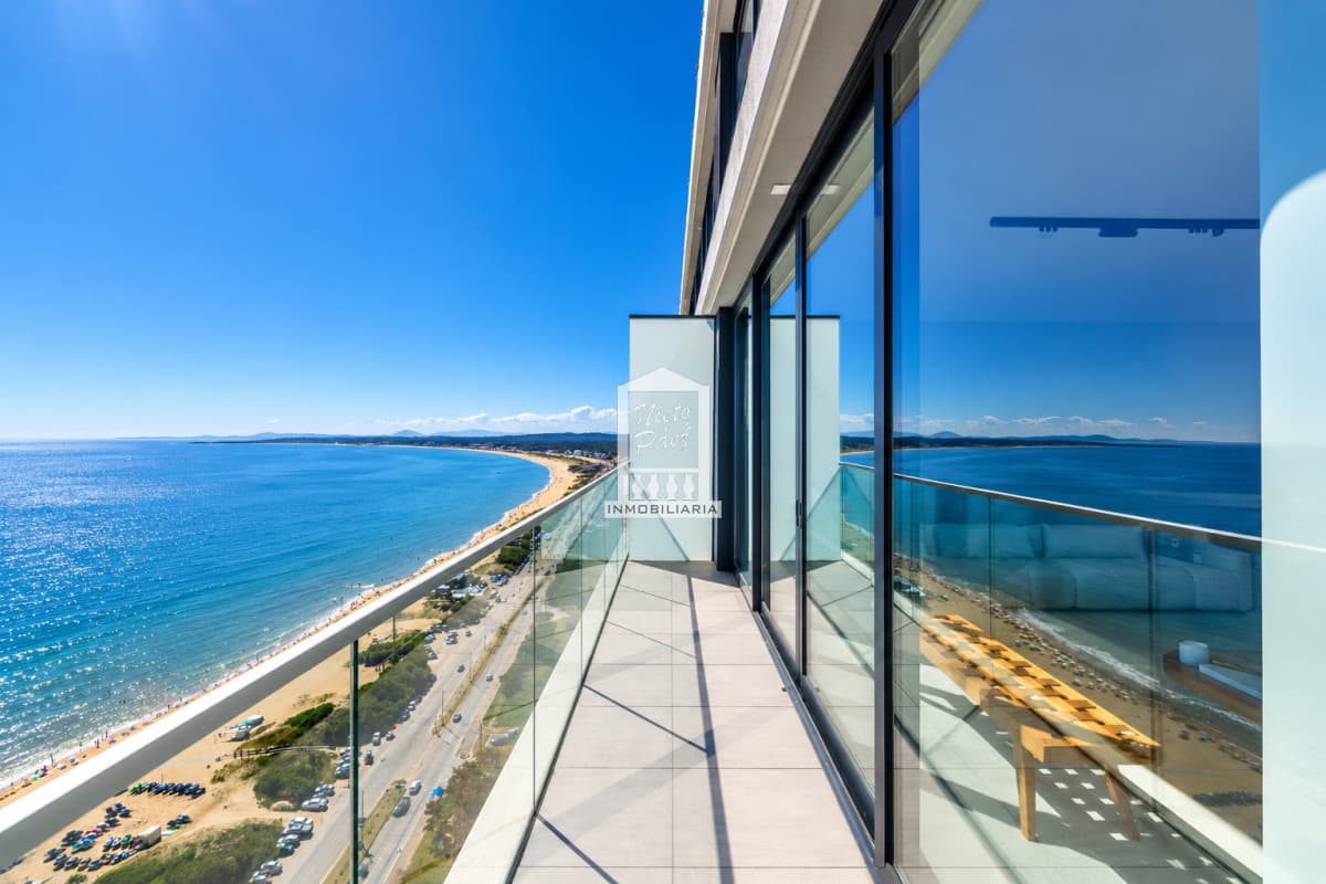 Penthouse duplex. 4 suites. Parrillero propio