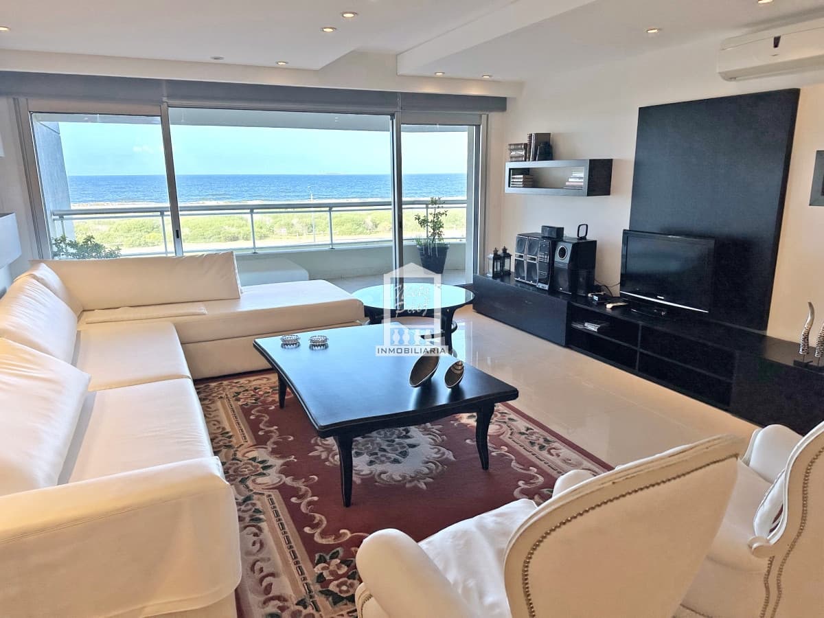Playa Brava, gran planta, 3 suites + servicio, garaje doble.