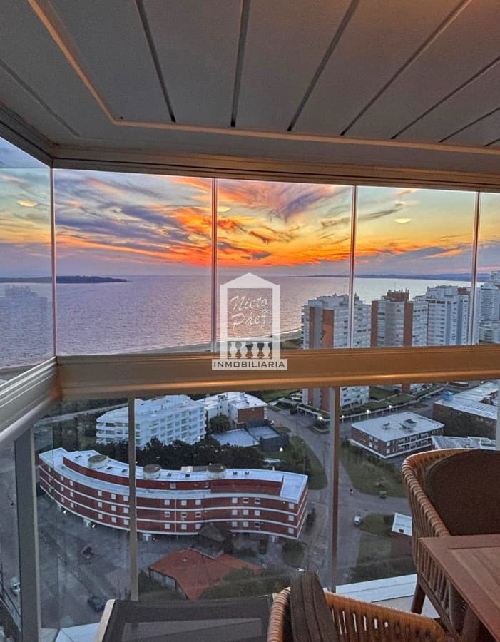 Miami Boulevard piso alto, divina vista. 2 dorm