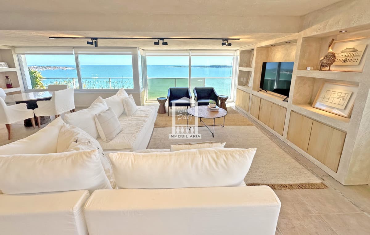 Penthouse dúplex reciclado, Playa Mansa. Losa radiante. Vidrios DVH