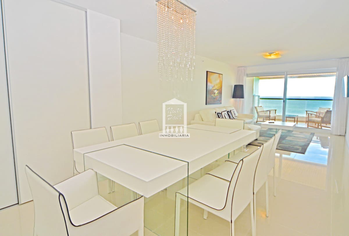 Vista al océano, mega terraza, 3 dorm, full amenities.