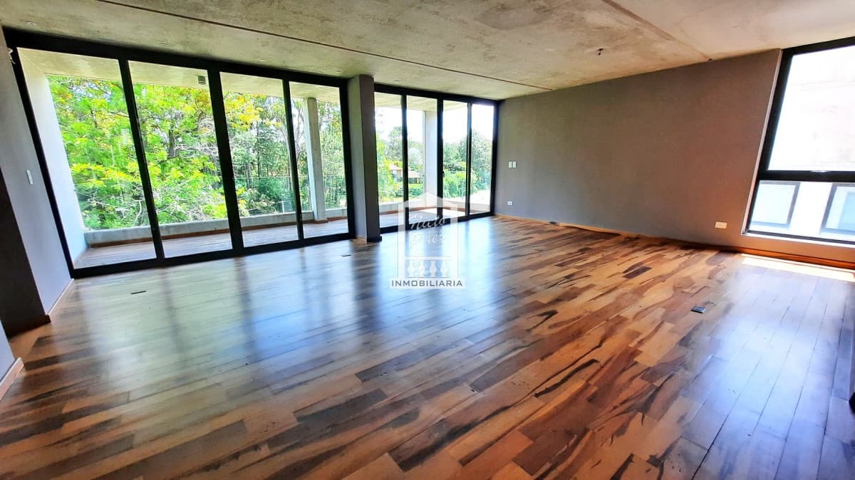 Penthouse, 3 suites. Excelentes servicios.