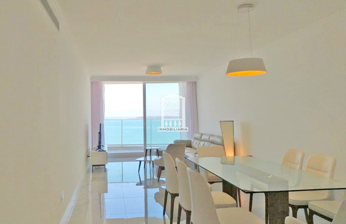 Paramount, 3 suites, full amenities