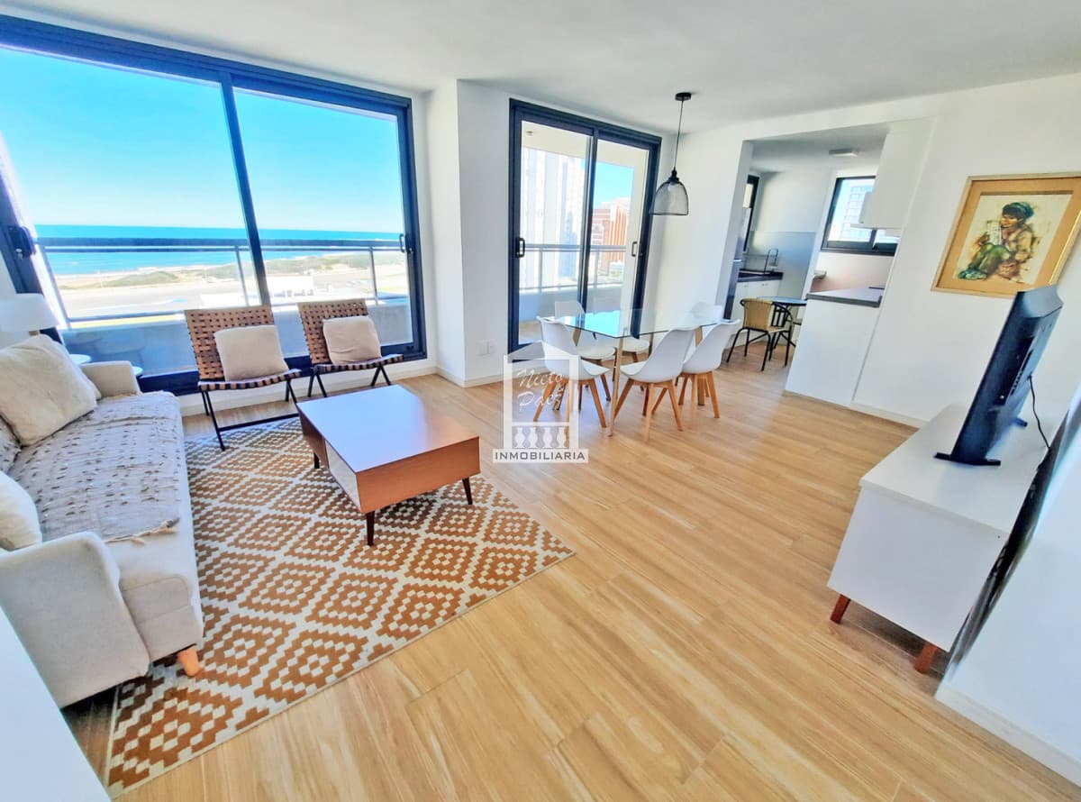 Vista al océano, edificio con servicios. 2 dorm, 2 baños.