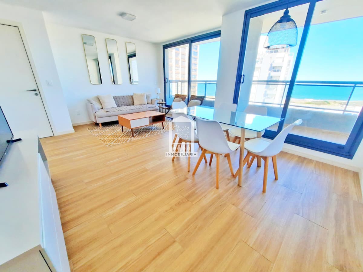 Vista al océano, edificio con servicios. 2 dorm, 2 baños.