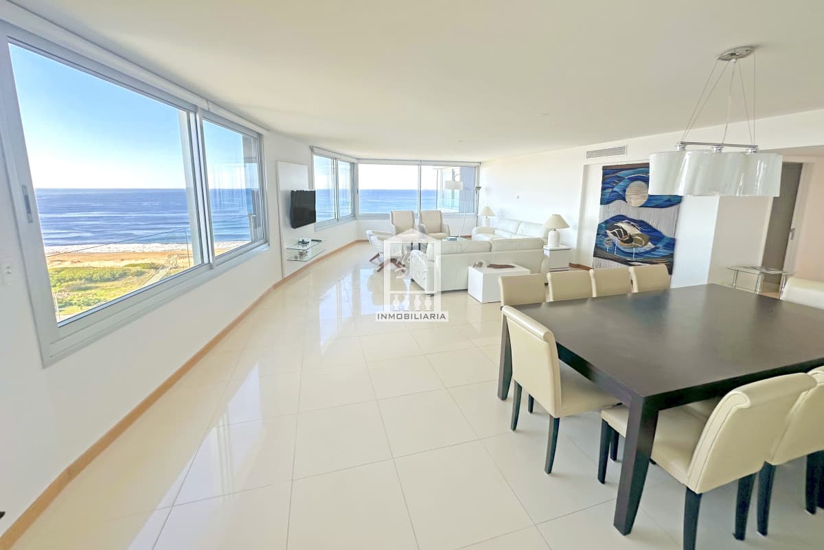 Primera fila en playa brava, 4 suites, esquinero, garaje doble