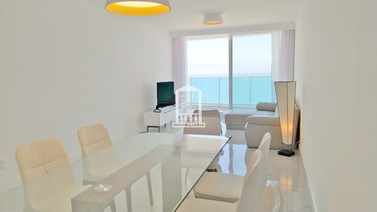 Paramount, 3 suites, full amenities