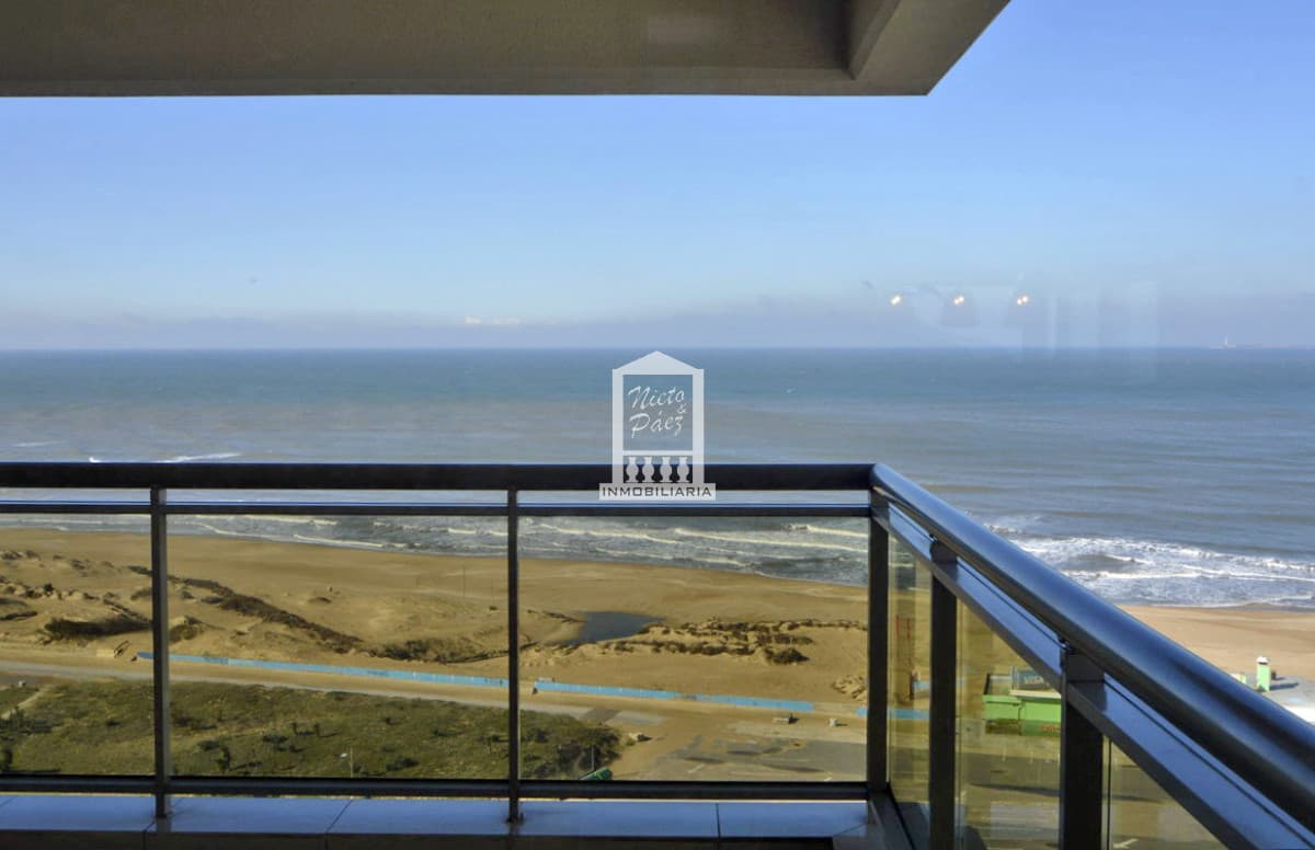 Imperiale, esquinero. 3 suites + servicio.