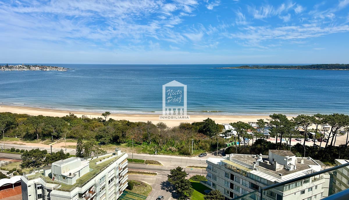 Playa Mansa, 3 suites, torre de categoría con todos los servicios.