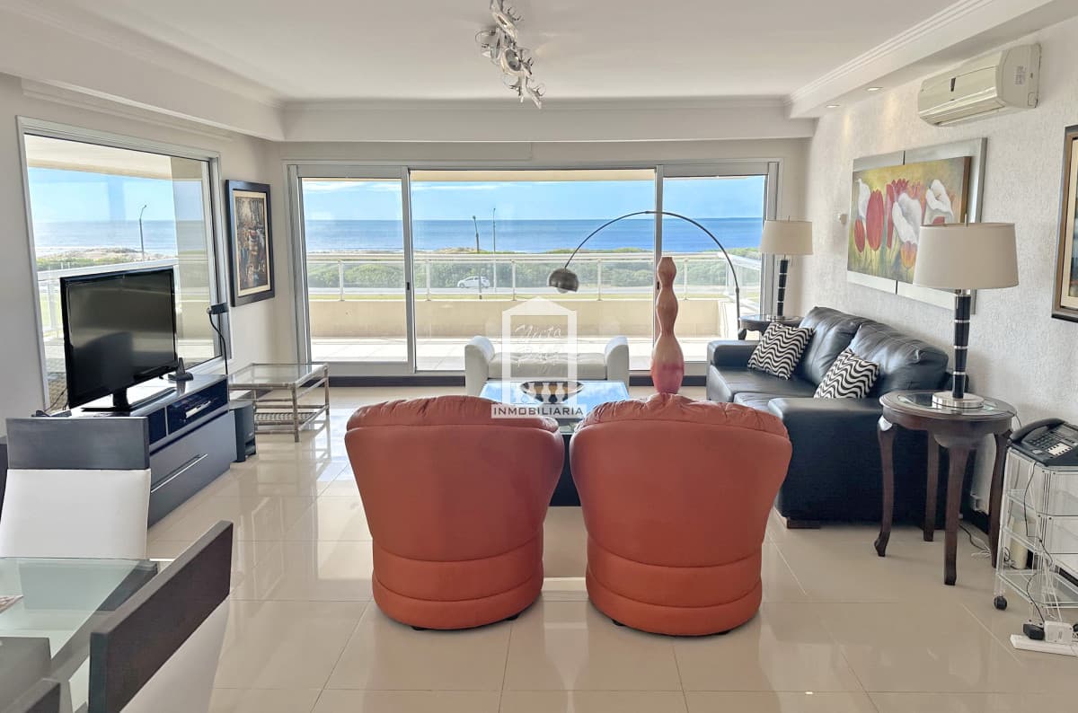 Torre Lobos, esquinero. 3 suites + servicio. Garaje doble
