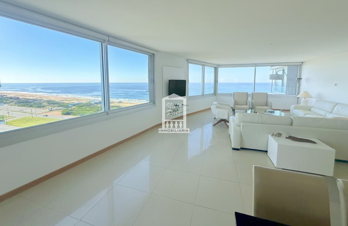 Primera fila en playa brava, 4 suites, esquinero, garaje doble